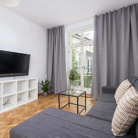 1-Bedroom Apartment With Balcony - Dluga 65 Krakau Buitenkant foto