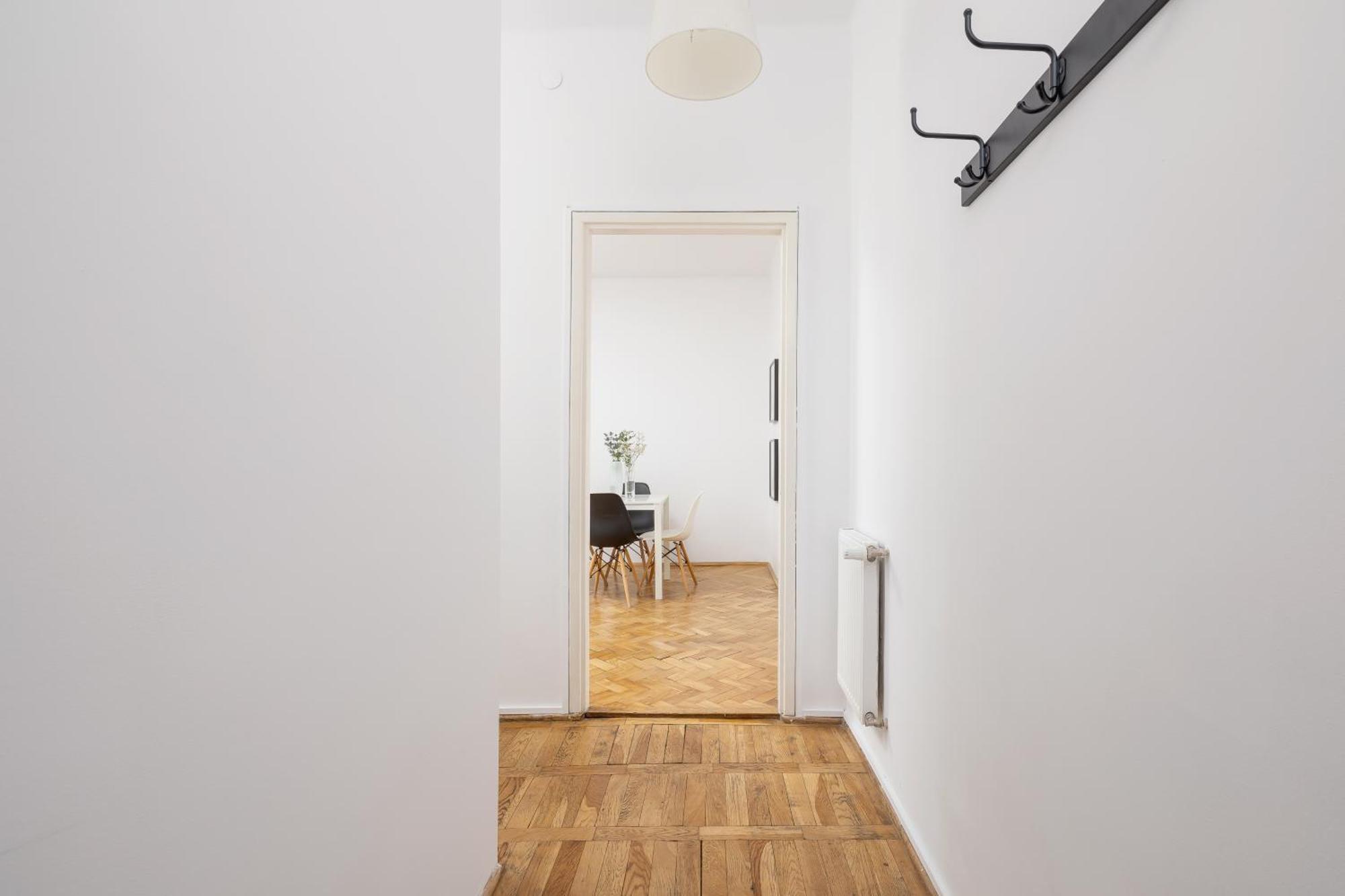 1-Bedroom Apartment With Balcony - Dluga 65 Krakau Buitenkant foto