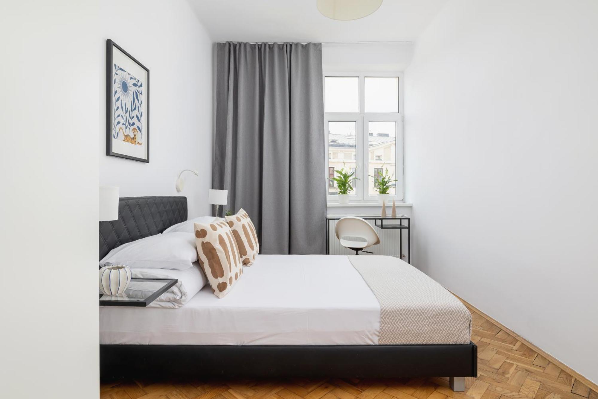 1-Bedroom Apartment With Balcony - Dluga 65 Krakau Buitenkant foto