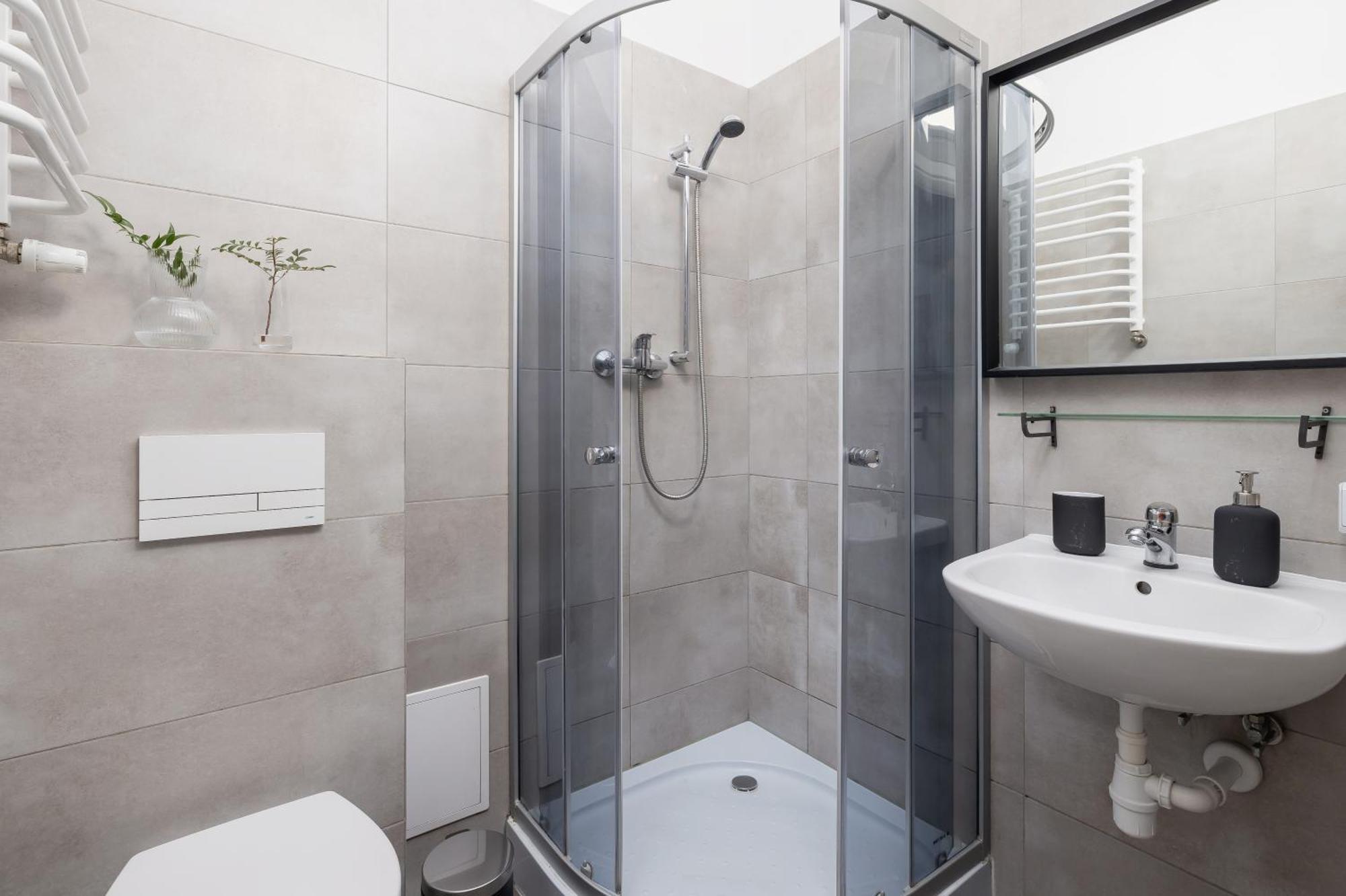 1-Bedroom Apartment With Balcony - Dluga 65 Krakau Buitenkant foto