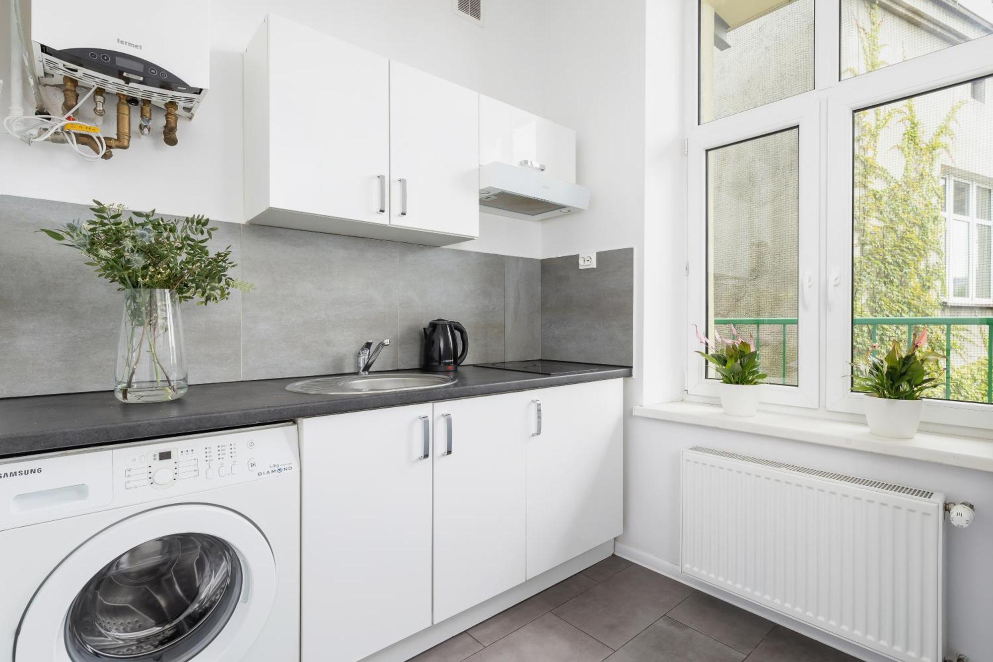 1-Bedroom Apartment With Balcony - Dluga 65 Krakau Buitenkant foto