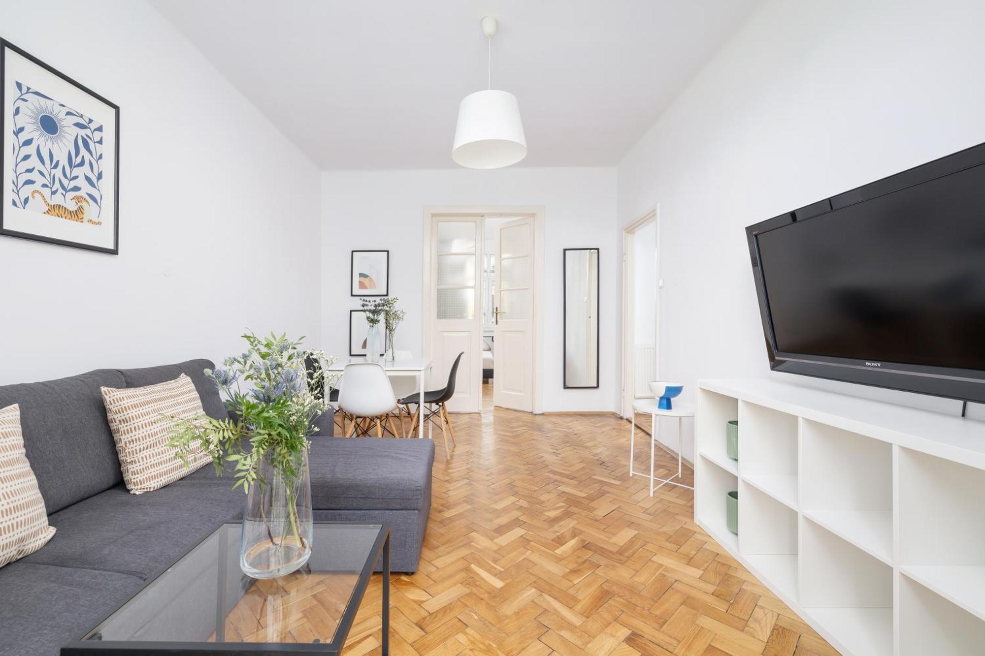 1-Bedroom Apartment With Balcony - Dluga 65 Krakau Buitenkant foto