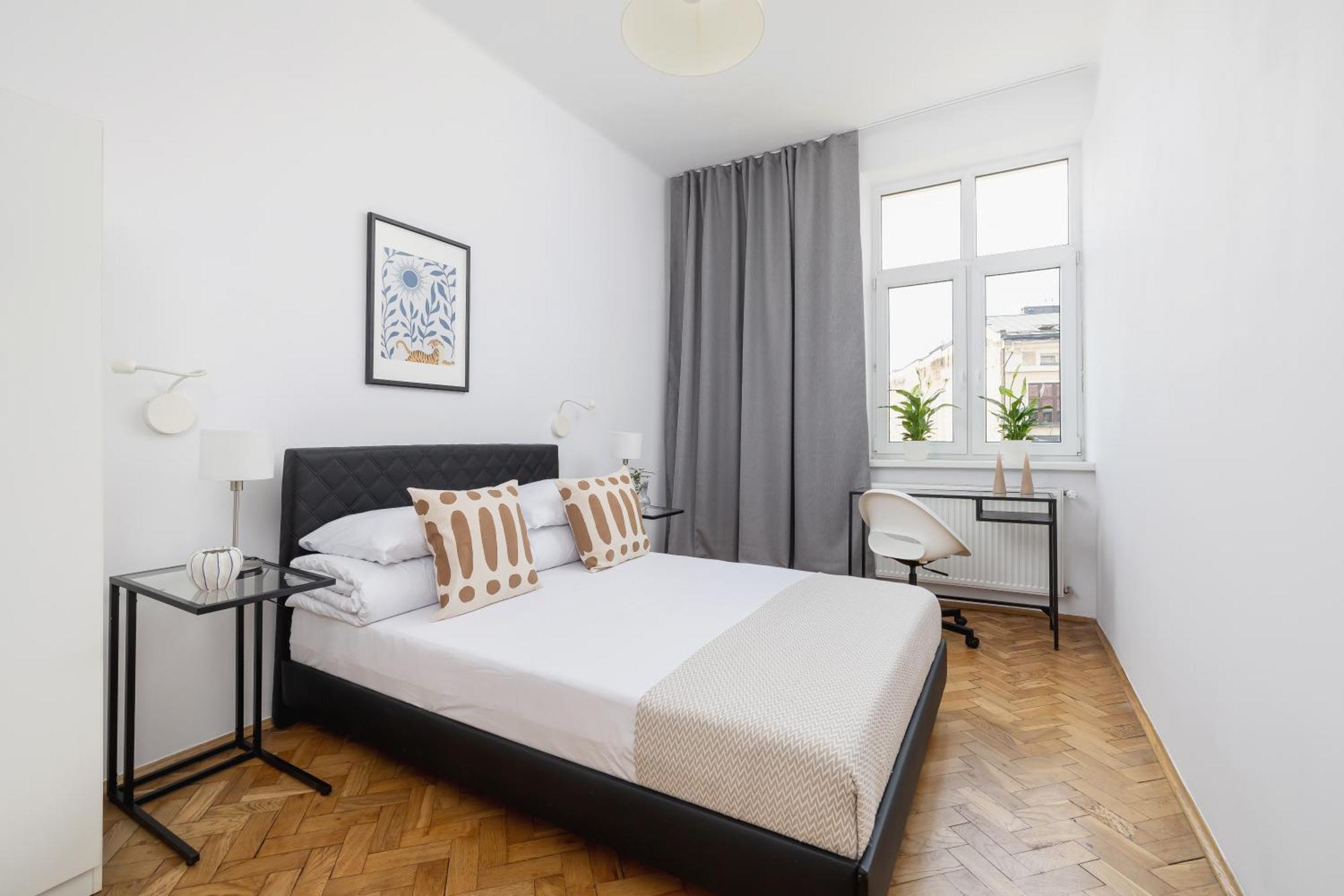 1-Bedroom Apartment With Balcony - Dluga 65 Krakau Buitenkant foto