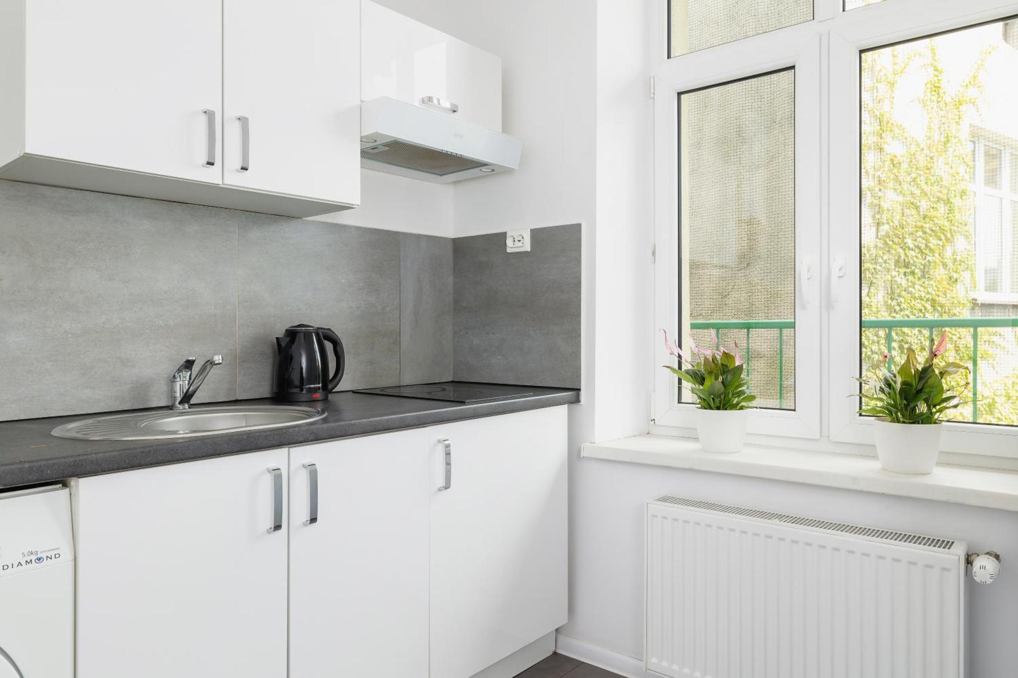 1-Bedroom Apartment With Balcony - Dluga 65 Krakau Buitenkant foto